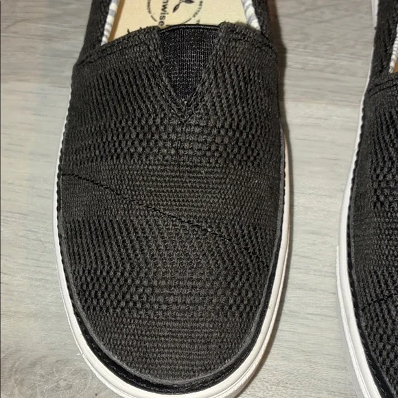 TOMS Earthwise Black Slip-On Sneakers – Women’s Size 6 - Picture 7 of 7